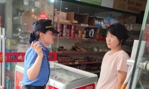 路长化解商户晾晒难题，便民晾晒点“晒”出新文明（临街晒衣服）